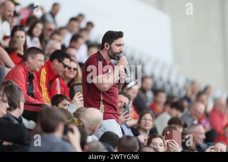 Tubize, Belgique. 20 mars 2024. Le chanteur Metejoor aka Joris Van Rossem se produit au Fanday de l'équipe nationale belge de football Red Devils, au centre d'entraînement de la Royal Belgian Football Association, à Tubize, mercredi 20 mars 2024. Quelque 1500 fans sont invités au Proximus Basecamp pour assister à une séance de formation et profiter de plusieurs autres activités. Samedi, les Red Devils disputent un match amical contre l’Irlande, dans le cadre des préparatifs de l’Euro 2024. BELGA PHOTO BRUNO FAHY crédit : Belga News Agency/Alamy Live News Banque D'Images