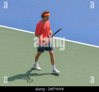 Dubaï, le 29 février 2024 - photo du russe Andrey Rublev s'entraînant avant le match plus tard dans la journée. Dubaï Duty Free Tennis Championships 2024, Banque D'Images