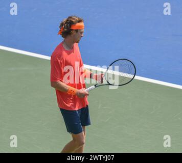 Dubaï, le 29 février 2024 - photo du russe Andrey Rublev s'entraînant avant le match plus tard dans la journée. Dubaï Duty Free Tennis Championships 2024, Banque D'Images