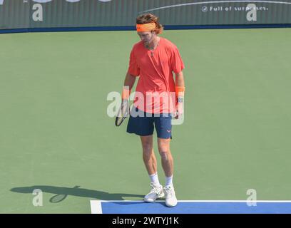 Dubaï, le 29 février 2024 - photo du russe Andrey Rublev s'entraînant avant le match plus tard dans la journée. Dubaï Duty Free Tennis Championships 2024, Banque D'Images