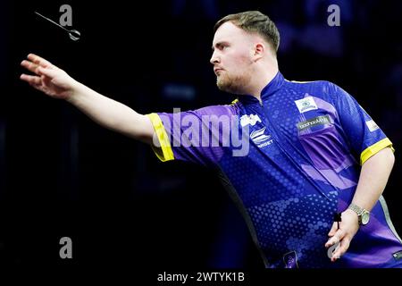 Dossier photo datée du 14-03-2024 de Luke Littler, qui manquera le Nordic Darts Masters en juin en raison d'engagements familiaux, a annoncé la Professional Darts Corporation. Date d'émission : mercredi 20 mars 2024. Banque D'Images