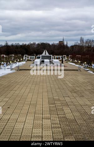 Le complexe commémoratif des enfants morts pendant la seconde Guerre mondiale, Sun Area. Krasny Bereg (Côte Rouge). Zhlobin. Région de Gomel. Bélarus. Mémorial du Banque D'Images