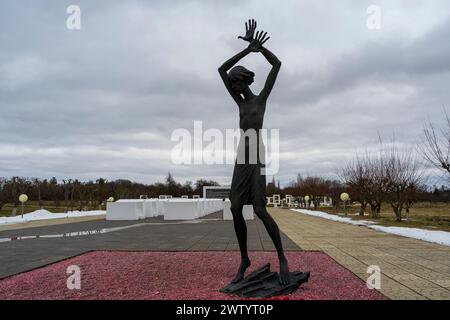 Le complexe commémoratif des enfants morts pendant la seconde Guerre mondiale, Sun Area. Krasny Bereg (Côte Rouge). Zhlobin. Région de Gomel. Bélarus. Mémorial du Banque D'Images