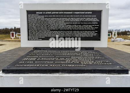 Le complexe commémoratif des enfants morts pendant la seconde Guerre mondiale, Sun Area. Krasny Bereg (Côte Rouge). Zhlobin. Région de Gomel. Bélarus. Mémorial du Banque D'Images