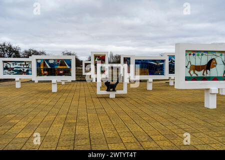 Le complexe commémoratif des enfants morts pendant la seconde Guerre mondiale, Sun Area. Krasny Bereg (Côte Rouge). Zhlobin. Région de Gomel. Bélarus. Mémorial du Banque D'Images