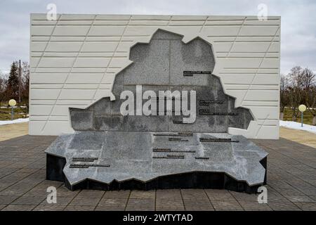 Le complexe commémoratif des enfants morts pendant la seconde Guerre mondiale, Sun Area. Krasny Bereg (Côte Rouge). Zhlobin. Région de Gomel. Bélarus. Mémorial du Banque D'Images