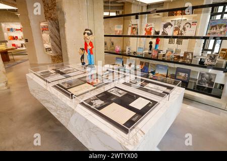 SAINT LAURENT A OUVERT UNE LIBRAIRIE À PARIS Banque D'Images