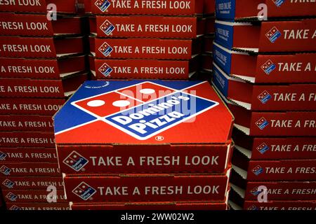 05/01/11 File photo ..Domino's Pizza UK et Ireland Plc, la plus grande société de livraison de pizza du Royaume-Uni, a déclaré que les ventes ont augmenté de près de 18 pour cent dans son fisca Banque D'Images