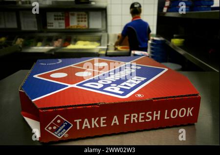 05/01/11 File photo ..Domino's Pizza UK et Ireland Plc, la plus grande société de livraison de pizza du Royaume-Uni, a déclaré que les ventes ont augmenté de près de 18 pour cent dans son fisca Banque D'Images