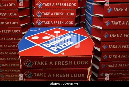 05/01/11 File photo ..Domino's Pizza UK et Ireland Plc, la plus grande société de livraison de pizza du Royaume-Uni, a déclaré que les ventes ont augmenté de près de 18 pour cent dans son fisca Banque D'Images