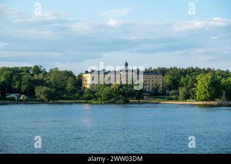 École de Manilla sur l'île de Djurgarden, archipel, Stockholm Suède. Institution pour aveugle, sourd, étudiant muet. Vue depuis le bateau de croisière. Banque D'Images