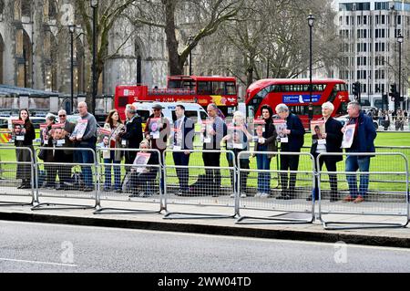 Londres, Royaume-Uni. Place du Parlement en face des chambres du Parlement. Les activistes ont appelé à la libération des otages détenus par le groupe terroriste Hamas à Gaza depuis le 7 octobre 2023. Crédit : michael melia/Alamy Live News Banque D'Images