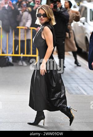 Sydney Sweeney arrive à The View aux studios ABC le 20 mars 2024 à New York. Banque D'Images