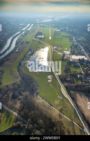 Luftbild, Erlebensraum Lippeaue mit Hochwasserfläche, Fluss Lippe und Datteln-Hamm-Kanal, Flugplatz Hamm Lippewiesen, Stadtbezirk Heessen, Hamm, Ruhrgebiet, Nordrhein-Westfalen, Deutschland ACHTUNGxMINDESTHONORARx60xEURO *** vue aérienne, plaine inondable de Lippe avec plaine inondable, rivière Lippe et canal Datteln Hamm, aérodrome de Hamm Lippewiesen, district de Heessen, Hamm, région de la Ruhr, Rhénanie du Nord-Westphalie, Allemagne ATTENTIONxMINDESTHONORARx60xEURO Banque D'Images