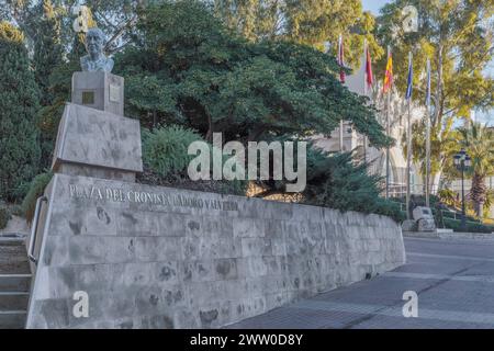 Buste en bronze du chroniqueur Isidoro Valverde sur sa place de la ville à Carthagène, région de Murcie, Espagne, Europe. Banque D'Images