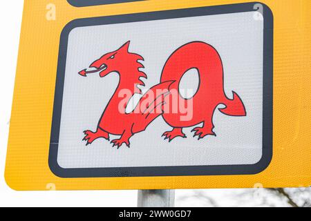 Pays de Galles, 20 MPH panneau d'avertissement de vitesse obligatoire : Phillip Roberts Banque D'Images