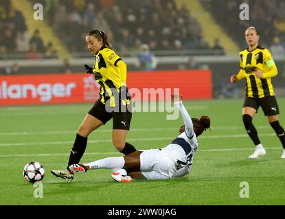 GOTHENBURG, SUÈDE 20240320Rosa Kafaji, de Häcken, et Sandy Baltimore, du PSG, lors de la deuxième étape du premier quart de finale des champions féminins de l'UEFA Banque D'Images