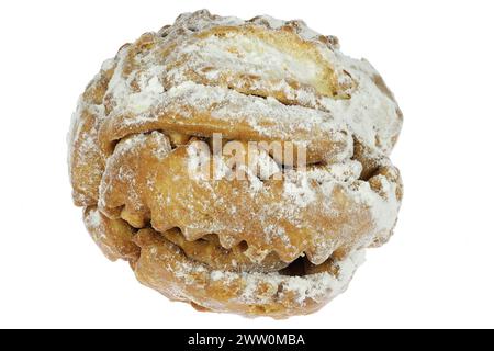 Rothenburger Schneeball (pâte boule de neige de la ville allemande de Rothenburg) isolé sur fond blanc Banque D'Images