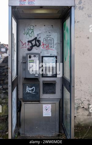 Boîte téléphonique avec téléphone manquant Banque D'Images