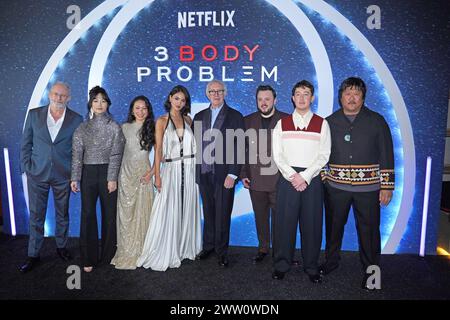 (De gauche à droite) Liam Cunningham, Zine Tseng, Eiza Gonzalez, Jess Hong, Jonathan Pryce, John Bradley, Alex Sharp et Benedict Wong assistent à la projection spéciale de 3 Body Problem de Netflix à Frameless, dans le centre de Londres. Date de la photo : mercredi 20 mars 2024. Banque D'Images