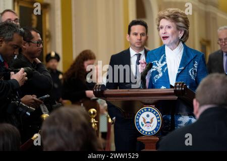 Washington, États-Unis. 20 mars 2024. Sénateur Debbie Stabenow, d-mi, prononce une conférence de presse après les déjeuners hebdomadaires du caucus sénatorial au Capitole des États-Unis à Washington, DC, le mercredi 20 mars 2024. Photo de Bonnie Cash/UPI crédit : UPI/Alamy Live News Banque D'Images