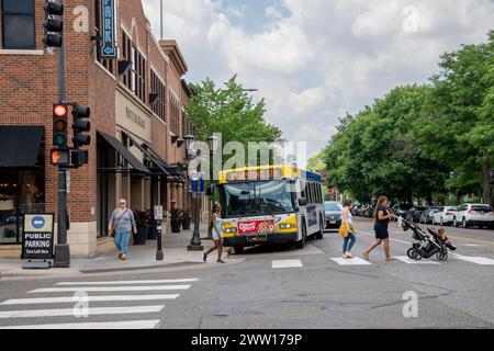 Prog Paul, Minnesota. Le quartier commerçant populaire de Grand Ave et son couloir d'affaires sont une destination de shopping charmante au cœur du quartier de produits Paul. C'est fil Banque D'Images