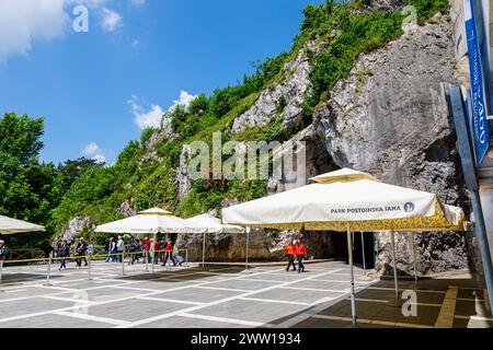 Entrée à Postojnska Jama (Parc des grottes de Postojna), un système de grottes karstiques calcaires emblématique en Slovénie, en Europe centrale et orientale Banque D'Images