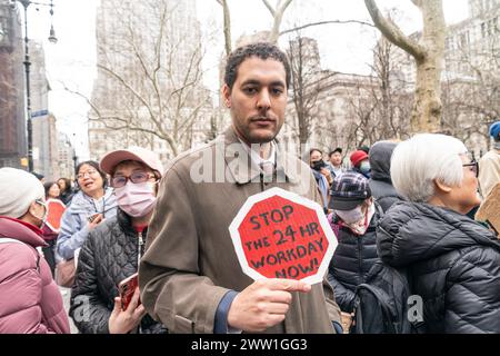 New York, États-Unis. 20 mars 2024. Christopher Marte, membre du conseil municipal, s'est joint à des militants, des travailleurs de la santé et des domestiques qui se rassemblent devant l'hôtel de ville de New York le 20 mars 2024 pour demander à la Présidente Adrienne Adams de mettre aux voix la loi "No More 24". Certains ouvriers ont entamé une grève de la faim à la mairie. (Photo de Lev Radin/Sipa USA) crédit : Sipa USA/Alamy Live News Banque D'Images