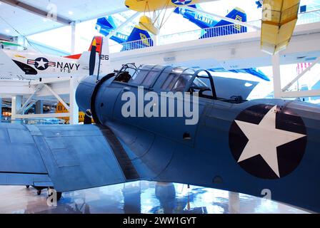 Des avions américains historiques de la seconde Guerre mondiale sont exposés au Naval Air Museum de Pensacola, en Floride Banque D'Images