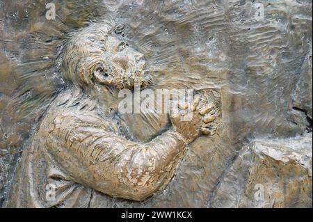 L’agonie de Jésus dans le jardin – premier mystère douloureux du Rosaire. Sculpture en relief sur le mont Podbrdo (la colline des apparitions) à Medjugorje. Banque D'Images