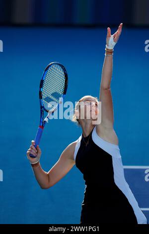 Miami, Floride, États-Unis. 20 mars 2024. Karolina Pliskova (République Tchèque) en première manche du tournoi de tennis de l'Open de Miami contre Donna Vekic (Croatie). (Crédit image : © Richard Dole/ZUMA Press Wire) USAGE ÉDITORIAL SEULEMENT! Non destiné à UN USAGE commercial ! Banque D'Images