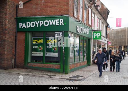 High Wycombe, Royaume-Uni. 20 mars 2024. Un magasin de Paris PaddyPower à High Wycombe, Buckinghamshire. Crédit : Maureen McLean/Alamy Banque D'Images