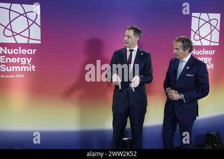 Bruxelles, Belgique. 21 mars 2024. Le premier ministre Alexander de Croo et le directeur général de l'AIEA Rafael Mariano Grossi photographiés lors d'un sommet sur l'énergie nucléaire, organisé par l'Agence internationale de l'énergie atomique et la présidence belge du Conseil de l'Union européenne, jeudi 21 mars 2024 à Bruxelles. BELGA PHOTO NICOLAS MAETERLINCK crédit : Belga News Agency/Alamy Live News Banque D'Images