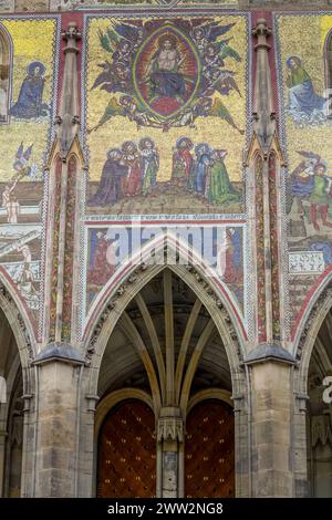 la belle architecture religieuse et les peintures murales de prague Banque D'Images