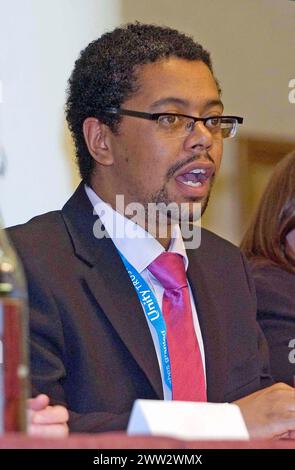 Photo de Vaughan Gething, qui a été confirmé comme nouveau premier ministre du pays de Galles par le parlement gallois hier. Il est photographié parlant lors d'un événement à Newport en novembre 2008. Banque D'Images