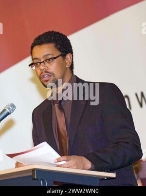 Photo de Vaughan Gething, qui a été confirmé comme nouveau premier ministre du pays de Galles par le parlement gallois hier. Il est photographié parlant lors d'un événement à Newport en novembre 2008. Banque D'Images