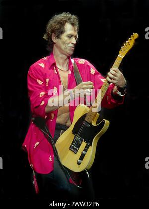 Keith Richards des Rolling Stones à la Brixton Academy, Londres, Royaume-Uni juillet 1995 Banque D'Images