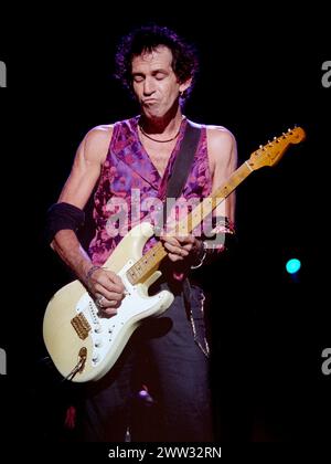 Keith Richards des Rolling Stones à la Brixton Academy, Londres, Royaume-Uni juillet 1995 Banque D'Images