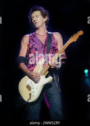 Keith Richards des Rolling Stones à la Brixton Academy, Londres, Royaume-Uni juillet 1995 Banque D'Images