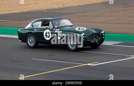 Chris Woodgate au volant de son Green, 1957 ans, Aston Martin DB MkIII, lors du Trophée MRL RAC Woodcote, au Silverstone Festival 2023 Banque D'Images