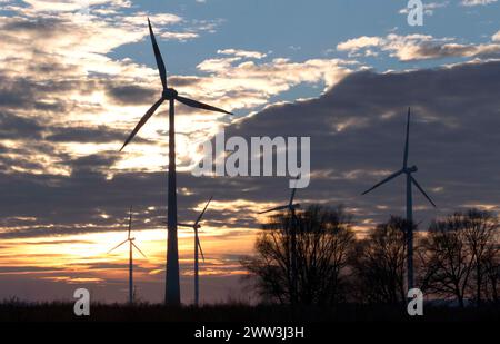 Éoliennes pour la production d'électricité dans un parc éolien à Ketzin, 19.01.16 Banque D'Images