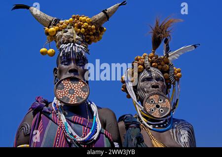 Femme Mursi avec plaque d'argile dans sa lèvre inférieure, Omo Valley, Ethiopie Banque D'Images