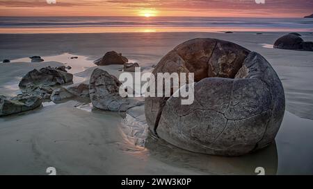 Nouvelle-Zélande, Moeraki Boulders, Otago, Moeraki, rochers de pierre, île du Sud, Neuseelamn Banque D'Images