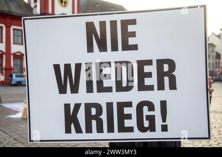 Mannheim, 20 ans. März 2024 : Kundgebung der OffGes – OFFENE GESELLSCHAFT KURPFALZ für den Stopp von weiteren Waffenlieferungen an die Ukraine und die Aufn Banque D'Images