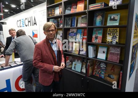 Lipsko, Allemagne. 21 mars 2024. Stand tchèque à la Foire du livre de Leipzig, à Leipzig, Allemagne, le 21 mars 2024. Sur la photo est vu chef du Centre littéraire tchèque Martin Krafl. Crédit : Ales Zapotocky/CTK photo/Alamy Live News Banque D'Images