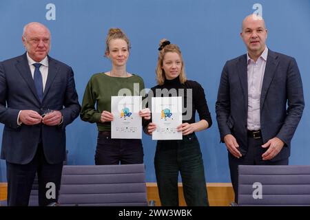 Bündnis zusammen für Demokratie gegründet 2024-03-21 Deutschland, Berlin - Bundespressekonferenz : Vorstellung der Initiative Klimageld - Wir zeigen, dass es möglich ist Im Bild v.r. Prof. Marcel Fratzscher, Präsident des Deutschen Inistituts für Wirtschaftforschung DIW, Carla Reemtsma, Fridays for future, Helena Steinhaus, Gründerin Sanktionsfrei e.V. und Dr Ulrich Schneider, Hauptgeschäftsführer Der Paritätische Gesamtverband, . *** Alliance Together for Democracy fondée 2024 03 21 Allemagne, Berlin Conférence de presse fédérale présentation de l'initiative Climate Money nous montrons qu'il s'agit de POSS Banque D'Images