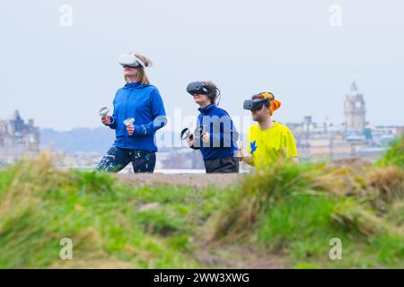 Edimbourg, Écosse, jeudi 21 mars 2024. Lancement d'un nouveau jeu VR au Festival des Sciences d'Édimbourg de cette année. Les visiteurs auront l'occasion de tester Venture's Gauntlet VR de BearHammer Games, un jeu de fitness d'aventure intense et stimulant inspiré par les Highlands écossais. Fait partie de Creative Informatics : Unleashing the Power of Data - une vitrine interactive de projets axés sur les nouvelles technologies et les données au National Museum of Scotland du 30 mars au 7 avril. Crédit : Brian Anderson Banque D'Images