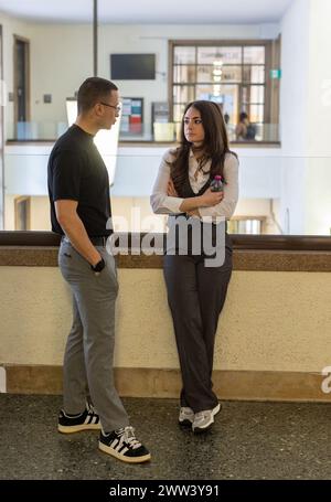 Milan, Italie. 21 mars 2024. Mario, il Fratello di Giulia e la sorella Chiara prima dell'Udienza del Processo ad Alessandro Impagnatiello per l'omicidio di Giulia Tramontano e del figlio Thiago a Senago - Cronaca - Milano, Italia - Giovedì, 21 marzo 2024 (foto Stefano Porta/LaPresse) Mario, Chiara, frère et sœur de Giulia, avant l'audition du procès d'Alessandro Impagnatiello pour le meurtre de Giulia Tramontano et de son fils Thiago à Senago - Actualités - Milan, Italie - jeudi 21 mars 2024 (photo Stefano Porta/LaPresse) crédit : LaPresse/Alamy Live News Banque D'Images