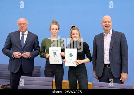 Ulrich Schneider, Helena Steinhaus, Carla Reemtsma und Marcel Fratzscher BEI der Bundespressekonferenz zum Thema Klimageld - Wir zeigen, dass es möglich ist im Haus der Bundespressekonferenz. Berlin, 21.03.2024 *** Ulrich Schneider, Helena Steinhaus, Carla Reemtsma et Marcel Fratzscher à la Conférence de presse fédérale sur l'argent climatique nous montrons que c'est possible au Centre de conférence de presse fédérale Berlin, 21 03 2024 Foto:XF.xKernx/xFuturexImagex klimageld 4302 Banque D'Images