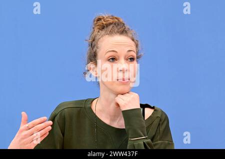 Helena Steinhaus BEI der Bundespressekonferenz zum Thema Klimageld - Wir zeigen, dass es möglich ist im Haus der Bundespressekonferenz. Berlin, 21.03.2024 *** Helena Steinhaus à la Conférence de presse fédérale sur l'argent climatique nous montrons que c'est possible dans la Maison de la Conférence de presse fédérale Berlin, 21 03 2024 Foto:XF.xKernx/xFuturexImagex klimageld 4312 Banque D'Images